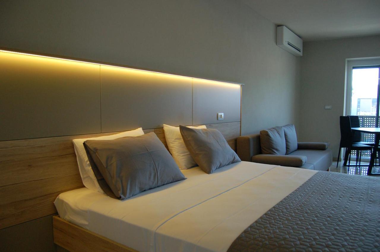 Rooms And Apartments Lisjak Koper Exterior foto