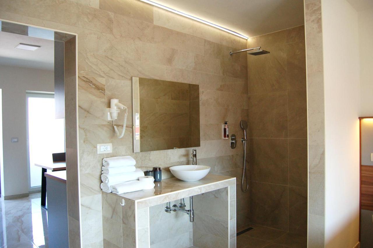 Rooms And Apartments Lisjak Koper Exterior foto