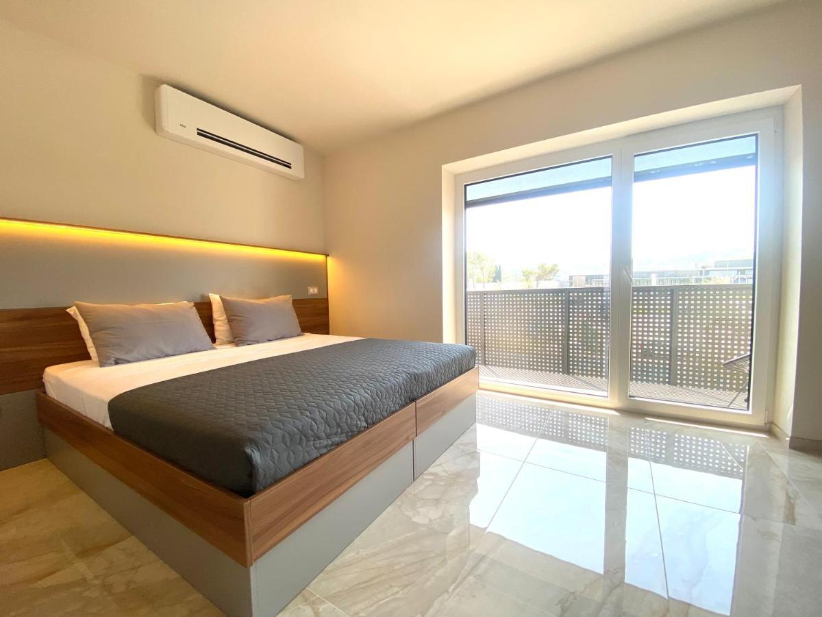 Rooms And Apartments Lisjak Koper Exterior foto